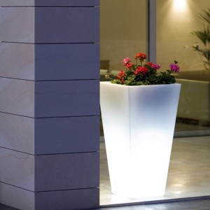 https://www.huajuncrafts.com/solar-led-plastik-flower-pots-factory-support-customize-service-huajun-product/