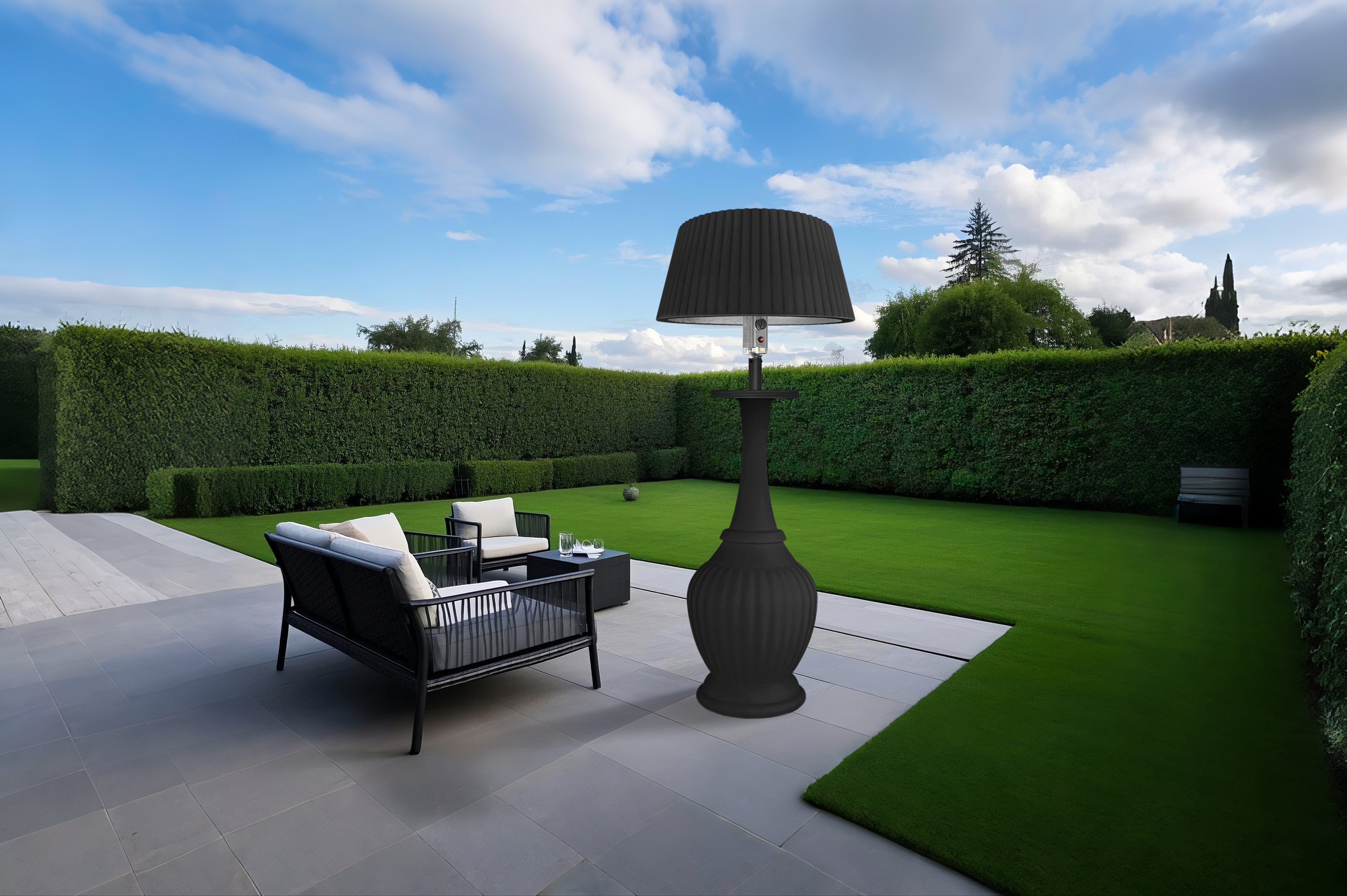 花园庭院场景，户外庭院场景，户外家具旁放着大型的黑色加热器，不要有阳光，不要有人物 拷贝